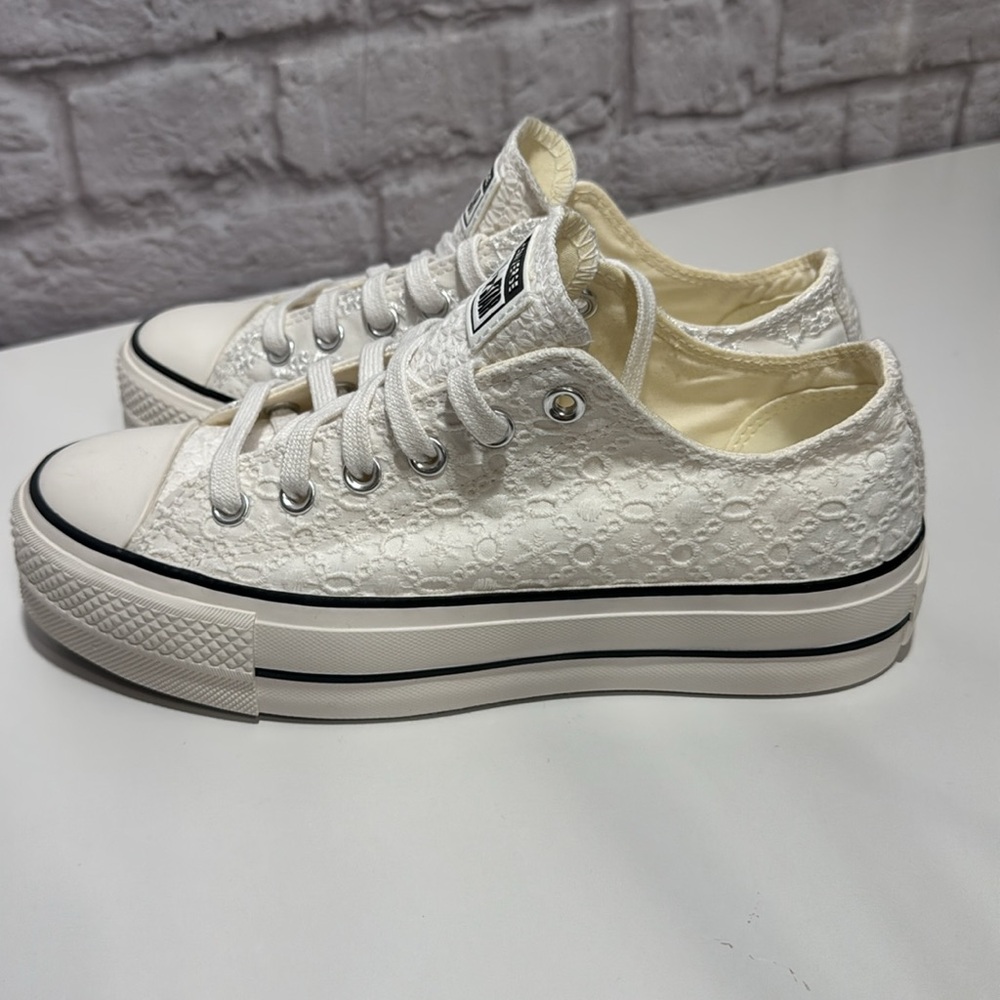 NWT converse